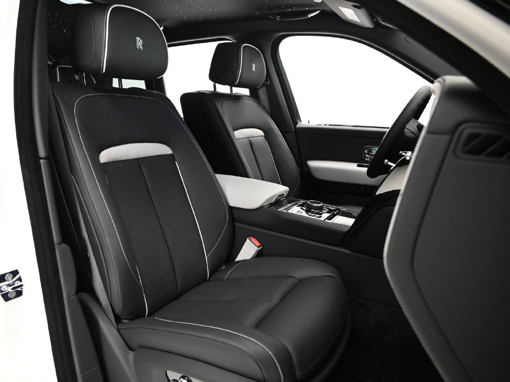 New 2027 Rolls-Royce Cullinan Black Badge AWD/4WD image 17