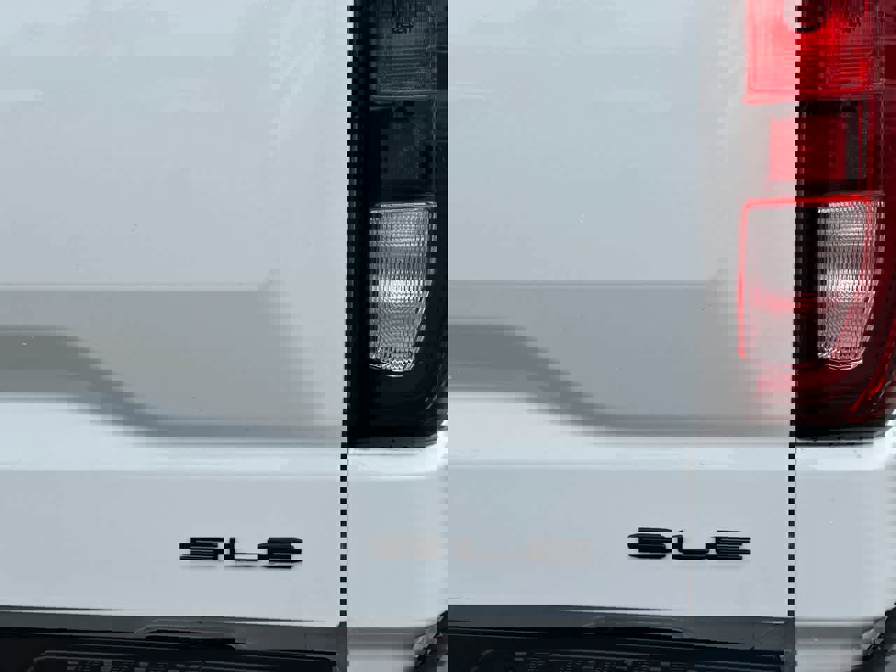 New 2026 GMC Sierra 1500 SLE w/ LPO, Black Badging Package image 33