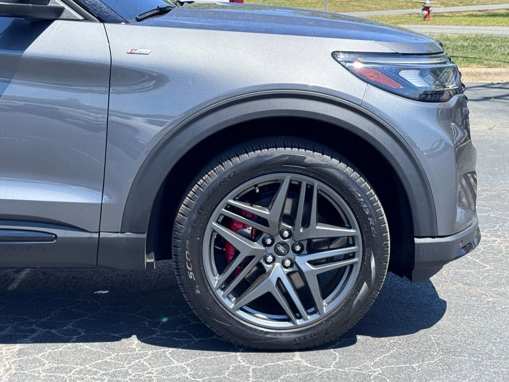 Used 2025 Ford Explorer ST-Line w/ ST-Line Street Pack AWD/4WD image 44