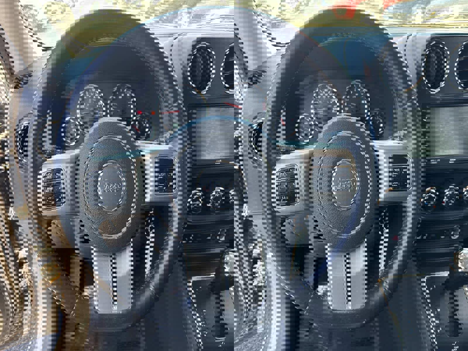 Used 2011 Jeep Patriot Latitude FWD image 40