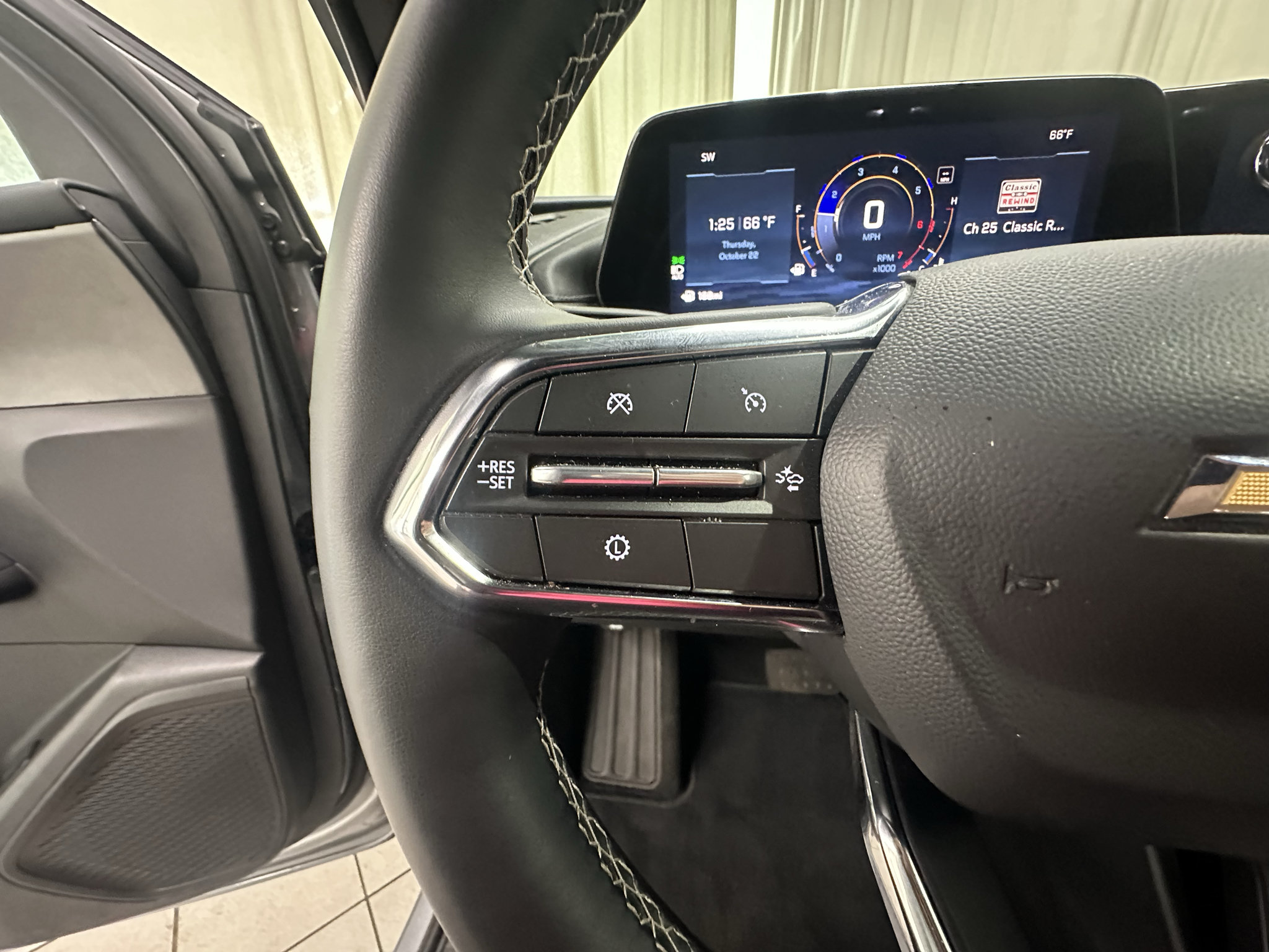 Certified 2026 Chevrolet Traverse LT w/ Driver Confidence Package FWD image 32