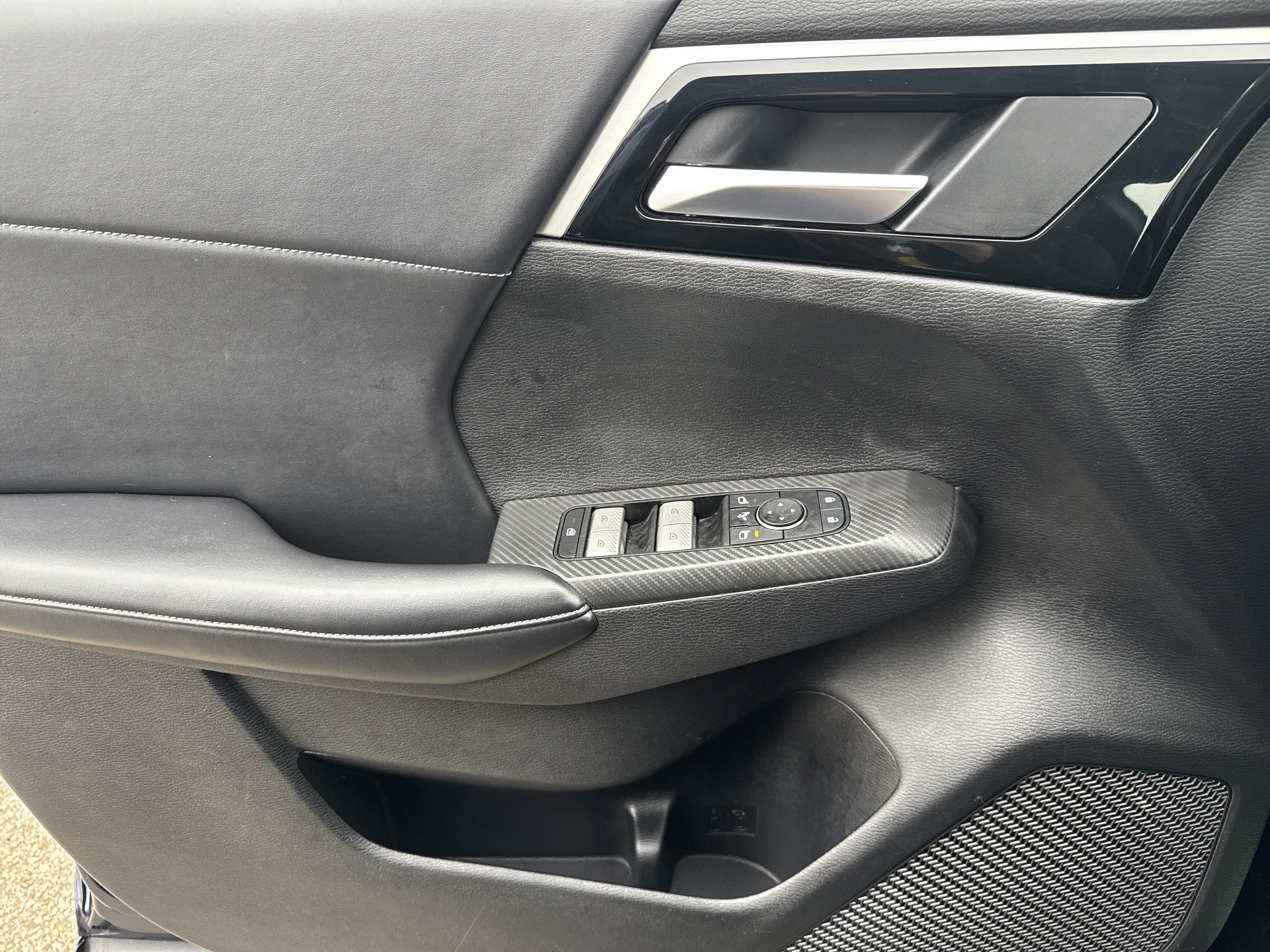 Used 2024 Mitsubishi Outlander SE Black Edition image 9