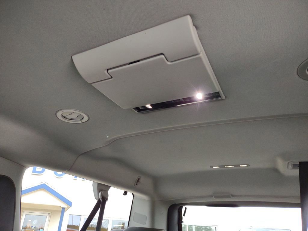 Used 2017 Chevrolet Suburban LT image 26