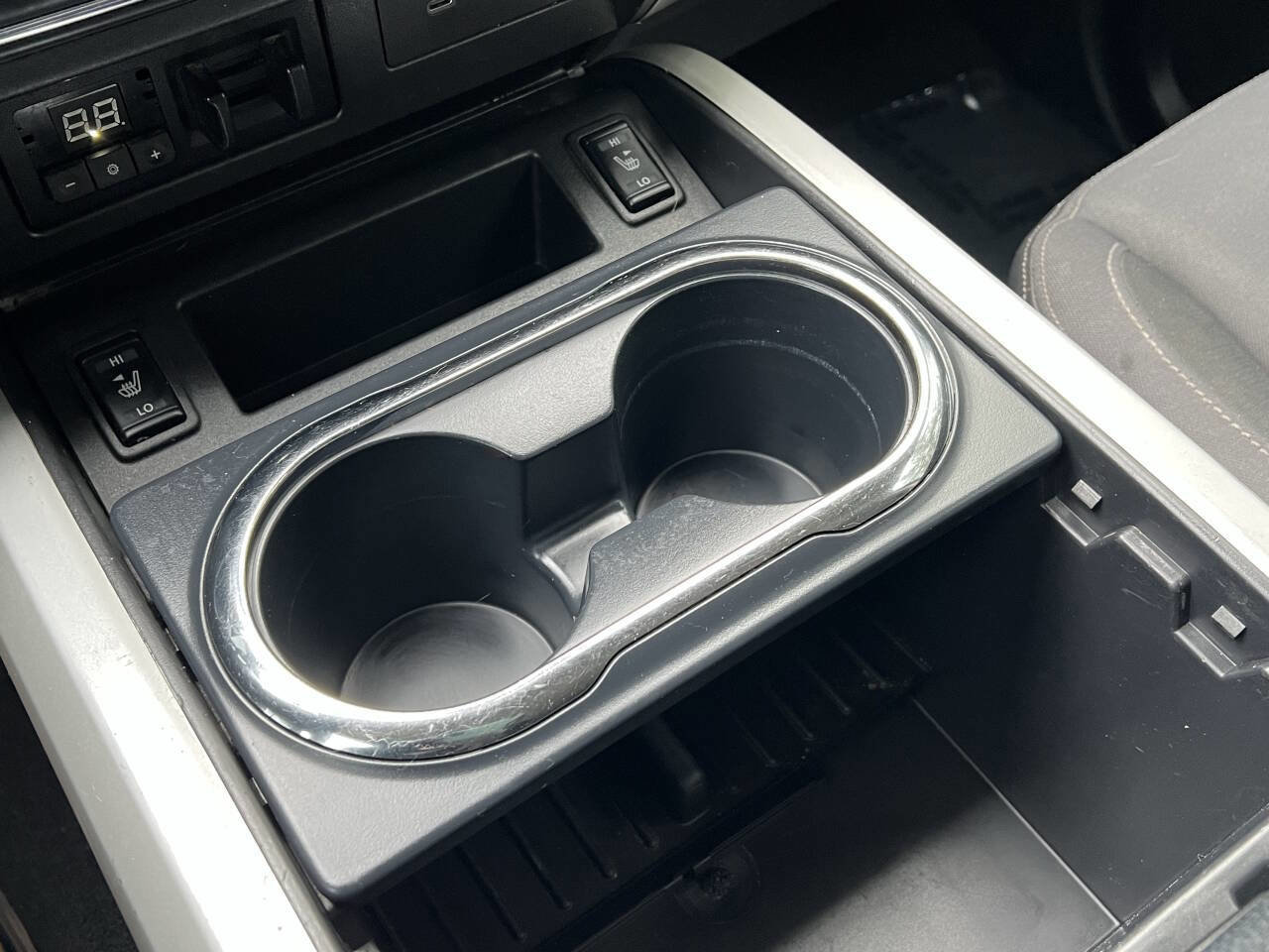 Used 2020 Nissan Titan SV w/ SV Convenience Package image 24