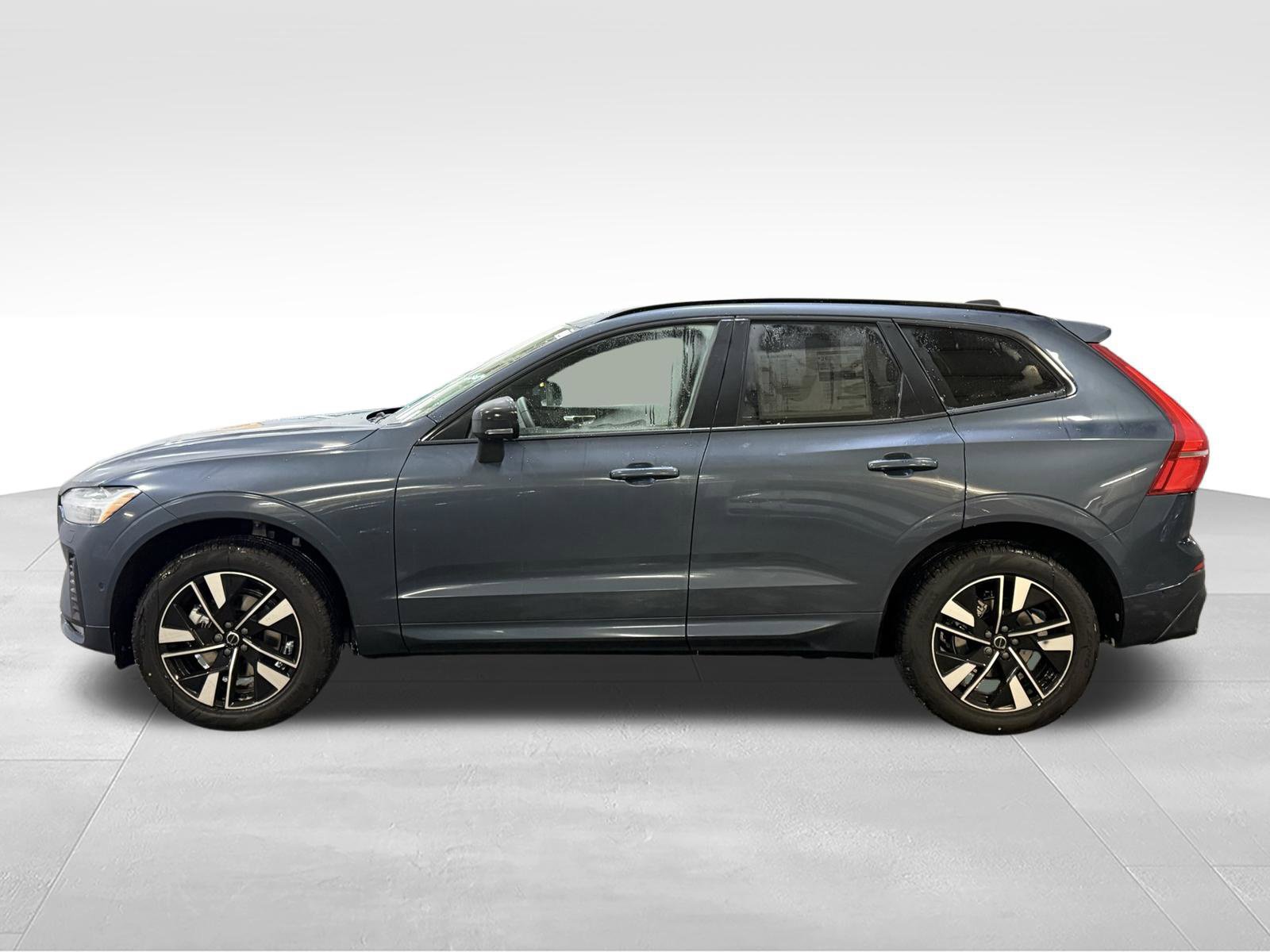 New 2026 Volvo XC60 B5 Plus w/ Protection Package Premier AWD/4WD image 2