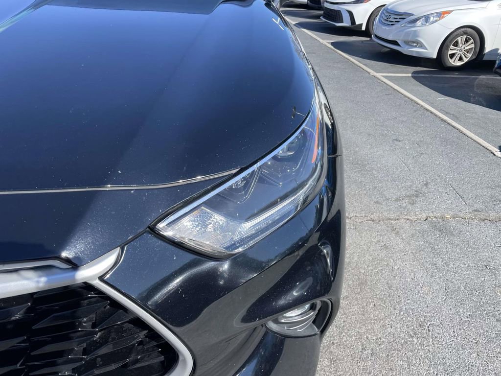 Used 2021 Toyota Highlander LE image 12