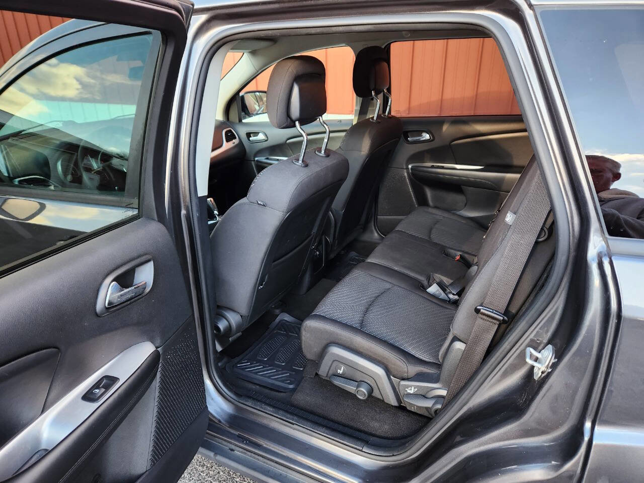 Used 2016 Dodge Journey SE w/ Flexible Seating Group image 11