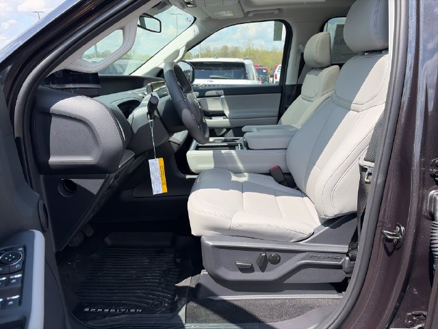New 2026 Ford Expedition Active AWD/4WD image 18