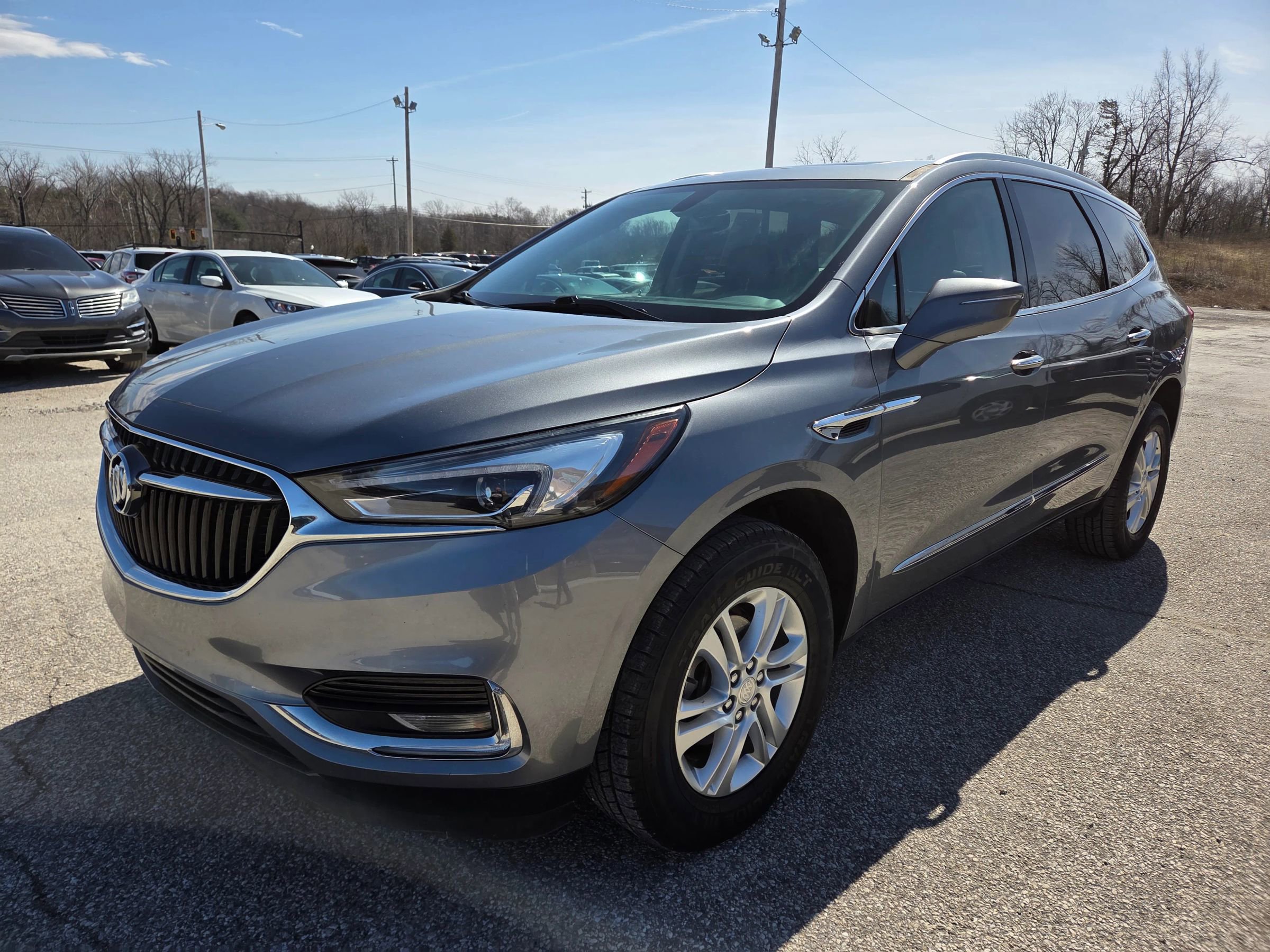 Used 2020 Buick Enclave Essence image 2