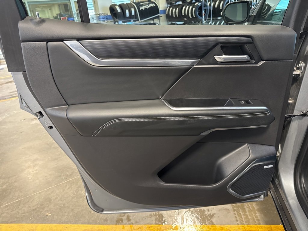 Used 2025 GMC Acadia Elevation image 25