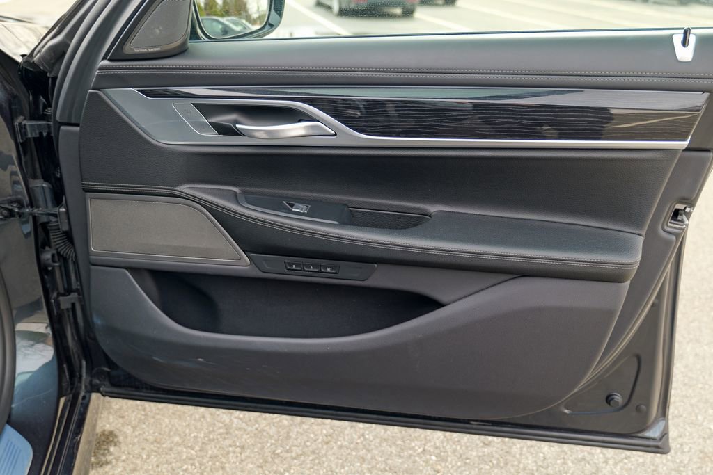 Used 2019 BMW 740i xDrive w/ Executive Package image 34