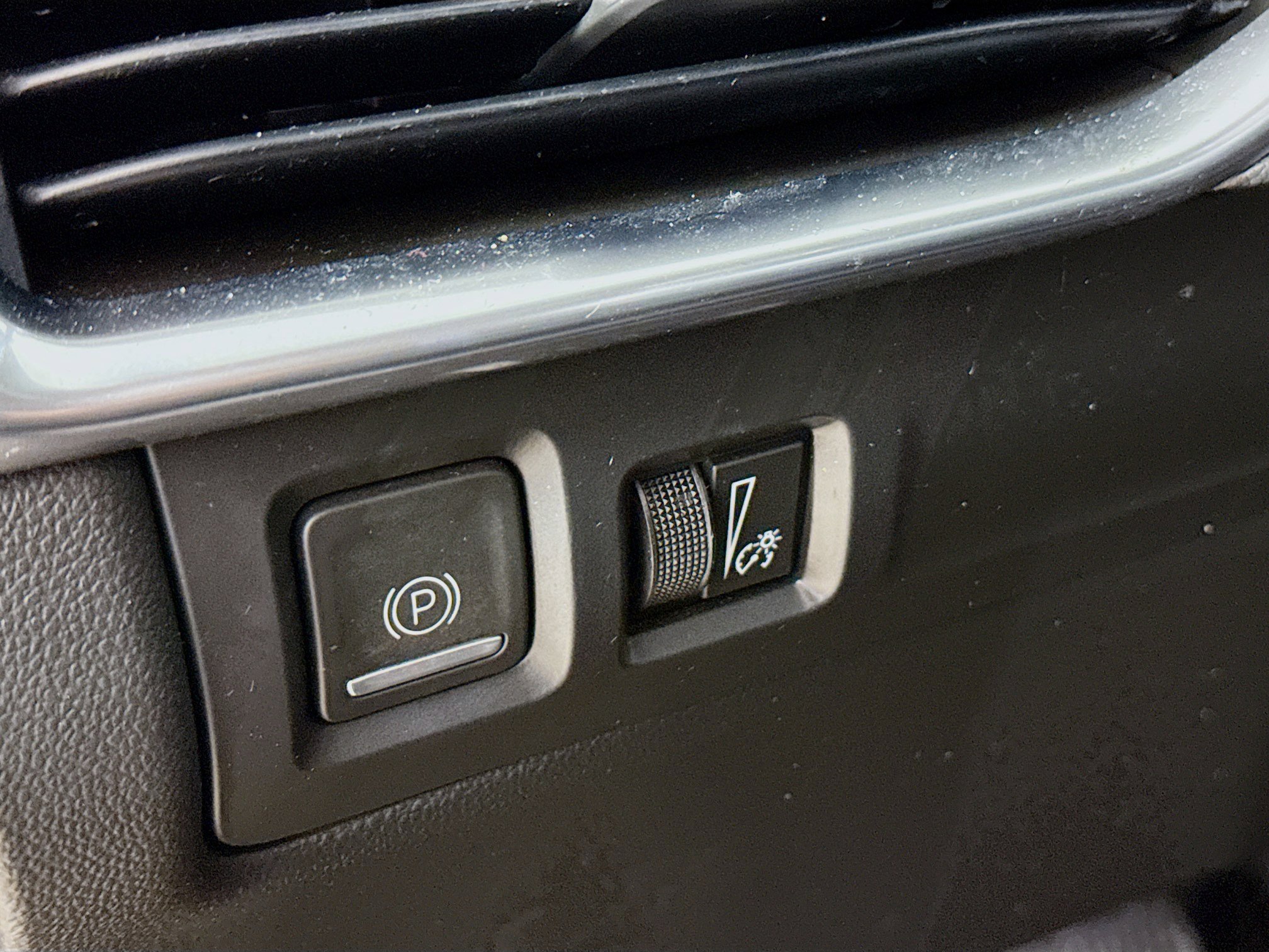 Used 2021 Cadillac XT4 Premium Luxury w/ LPO, Radiant Package image 9