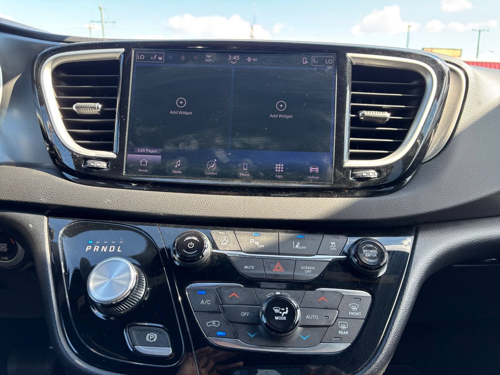 Used 2025 Chrysler Pacifica Select FWD image 16