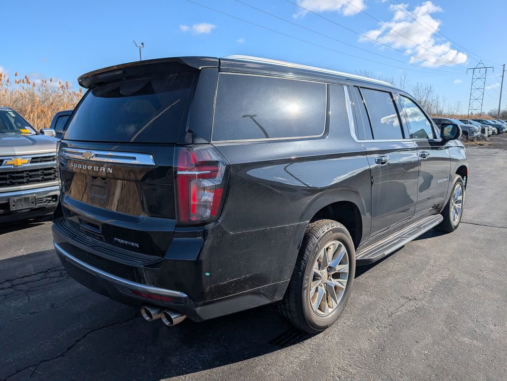 Used 2023 Chevrolet Suburban Premier image 7