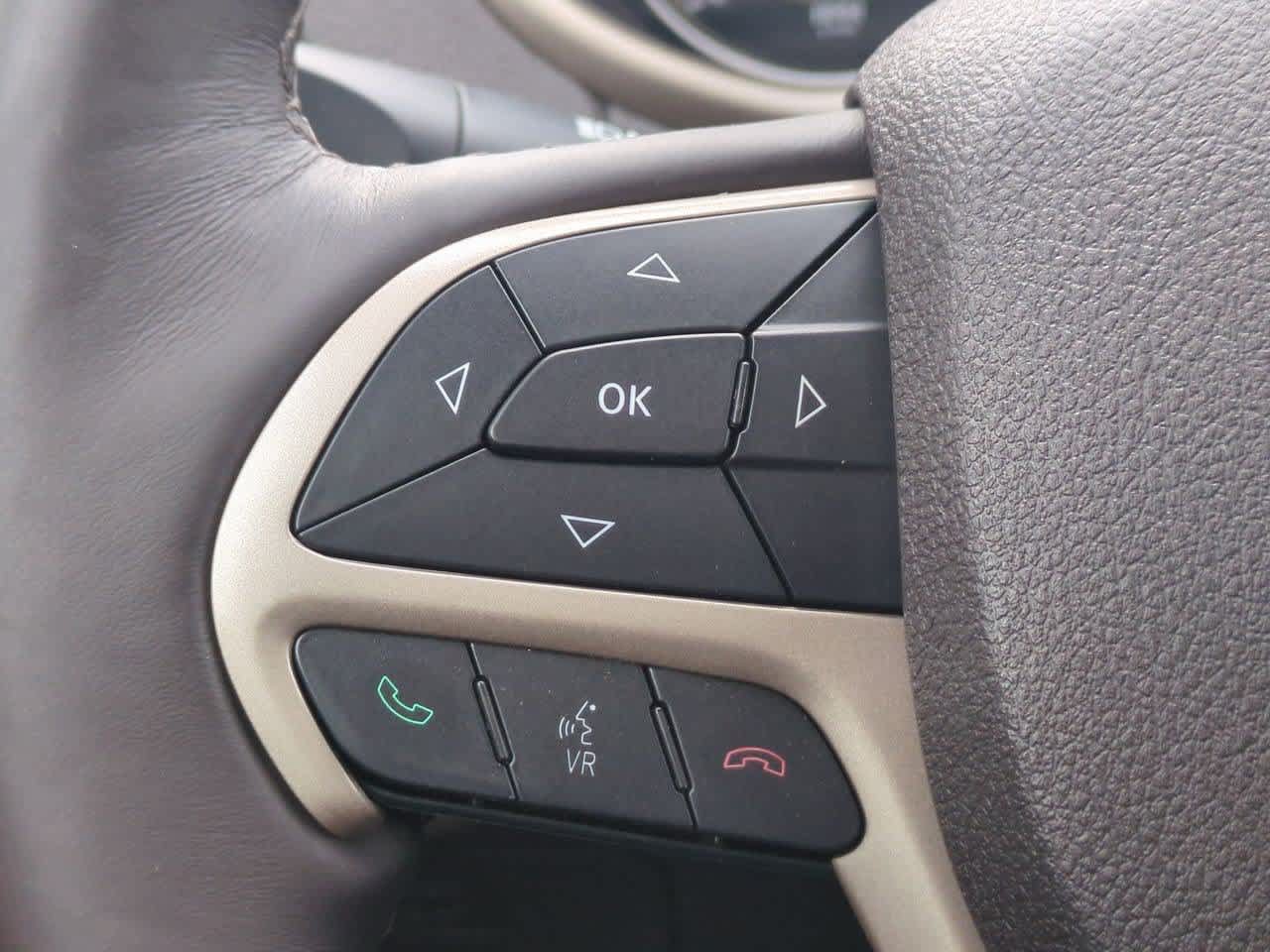Used 2015 Jeep Cherokee Trailhawk w/ Comfort/Convenience Group AWD/4WD image 24