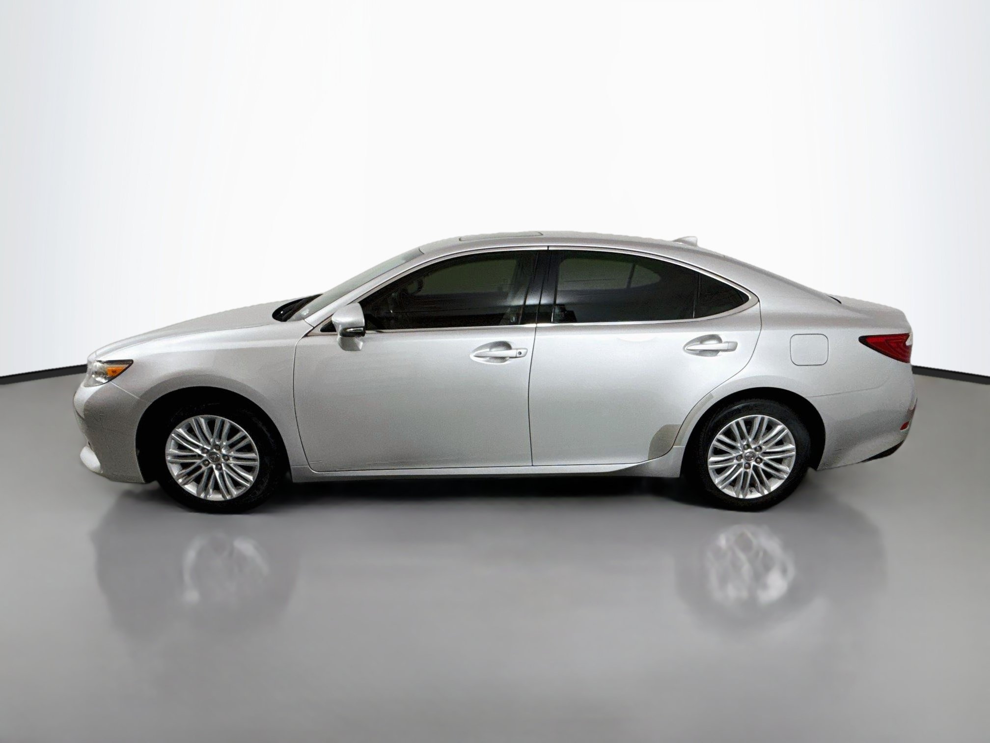 Used 2015 Lexus ES 350 w/ Luxury Package FWD image 4