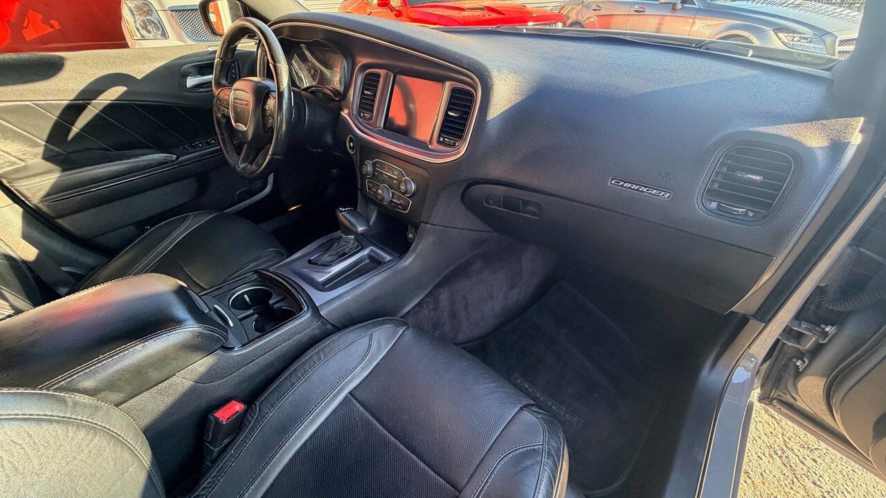Used 2017 Dodge Charger R/T w/ Plus Group image 15