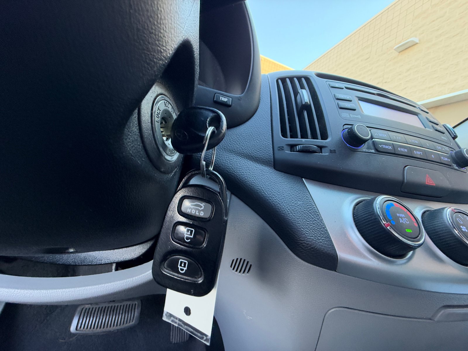 Used 2010 Hyundai Elantra GLS FWD image 30