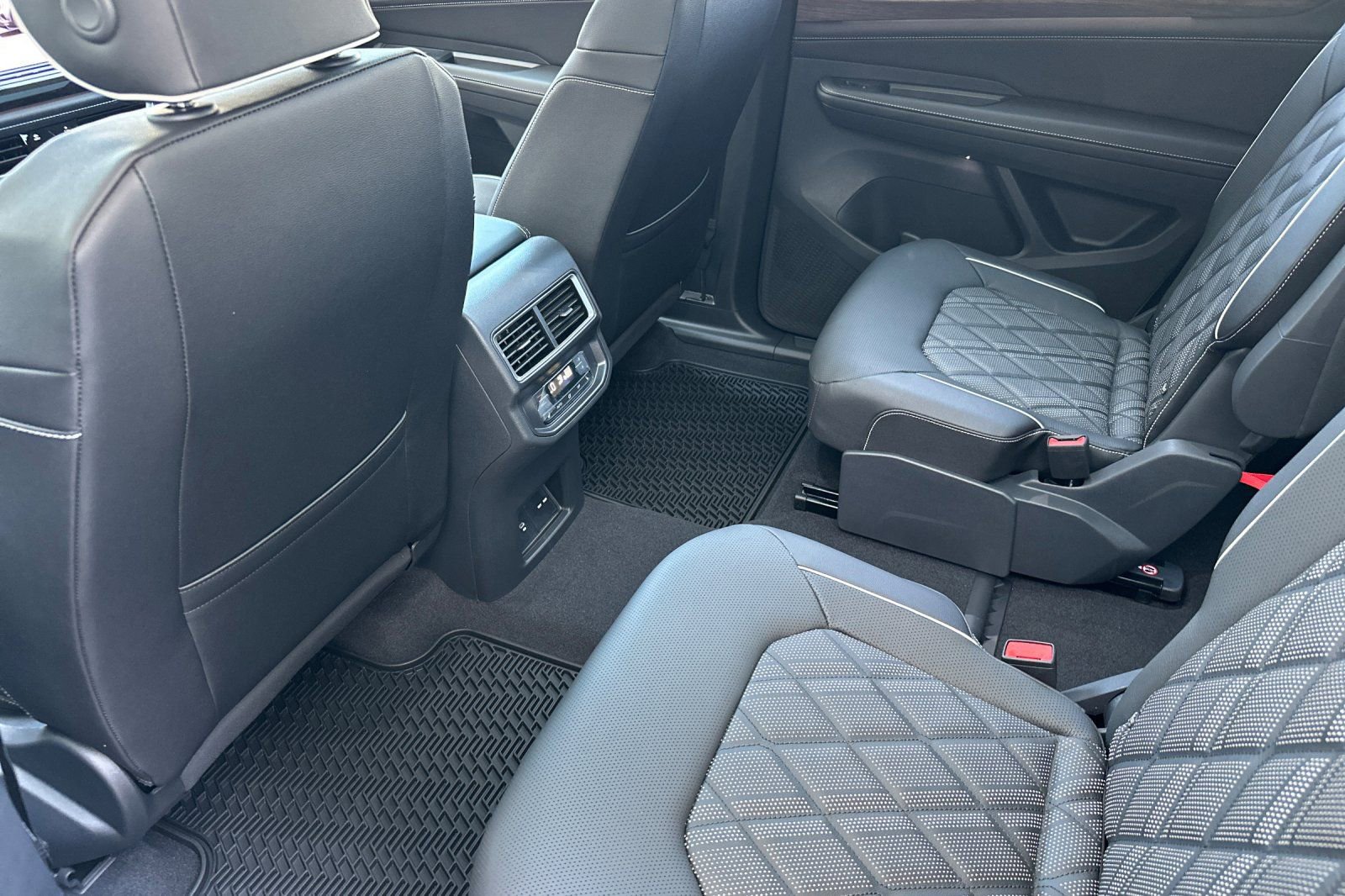 New 2025 Volkswagen Atlas SEL Premium R-Line image 11