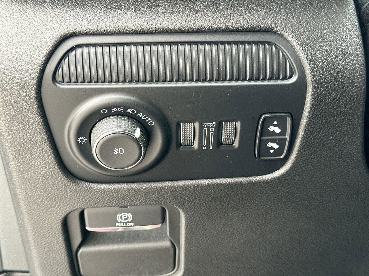 Used 2023 Jeep Wagoneer Series III w/ Preferred Equipment Group image 26