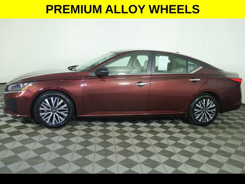 Used 2025 Nissan Altima 2.5 SV image 7