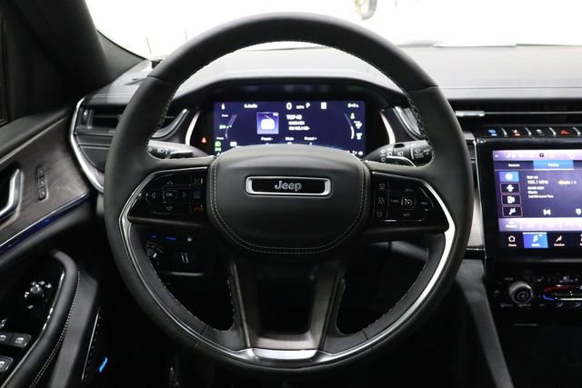 Used 2023 Jeep Grand Cherokee Overland AWD/4WD image 25