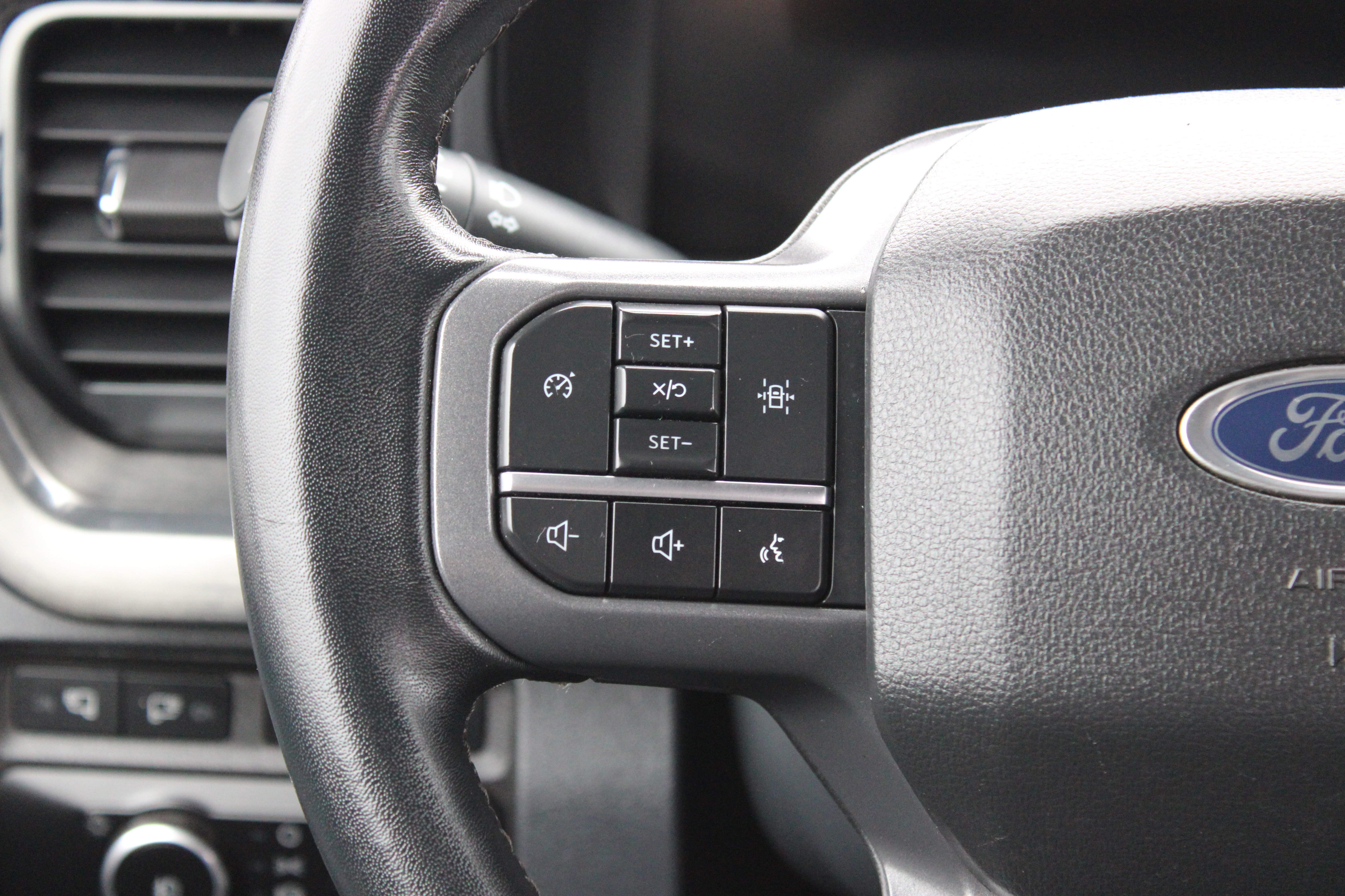 Used 2024 Ford F450 Lariat AWD/4WD image 22