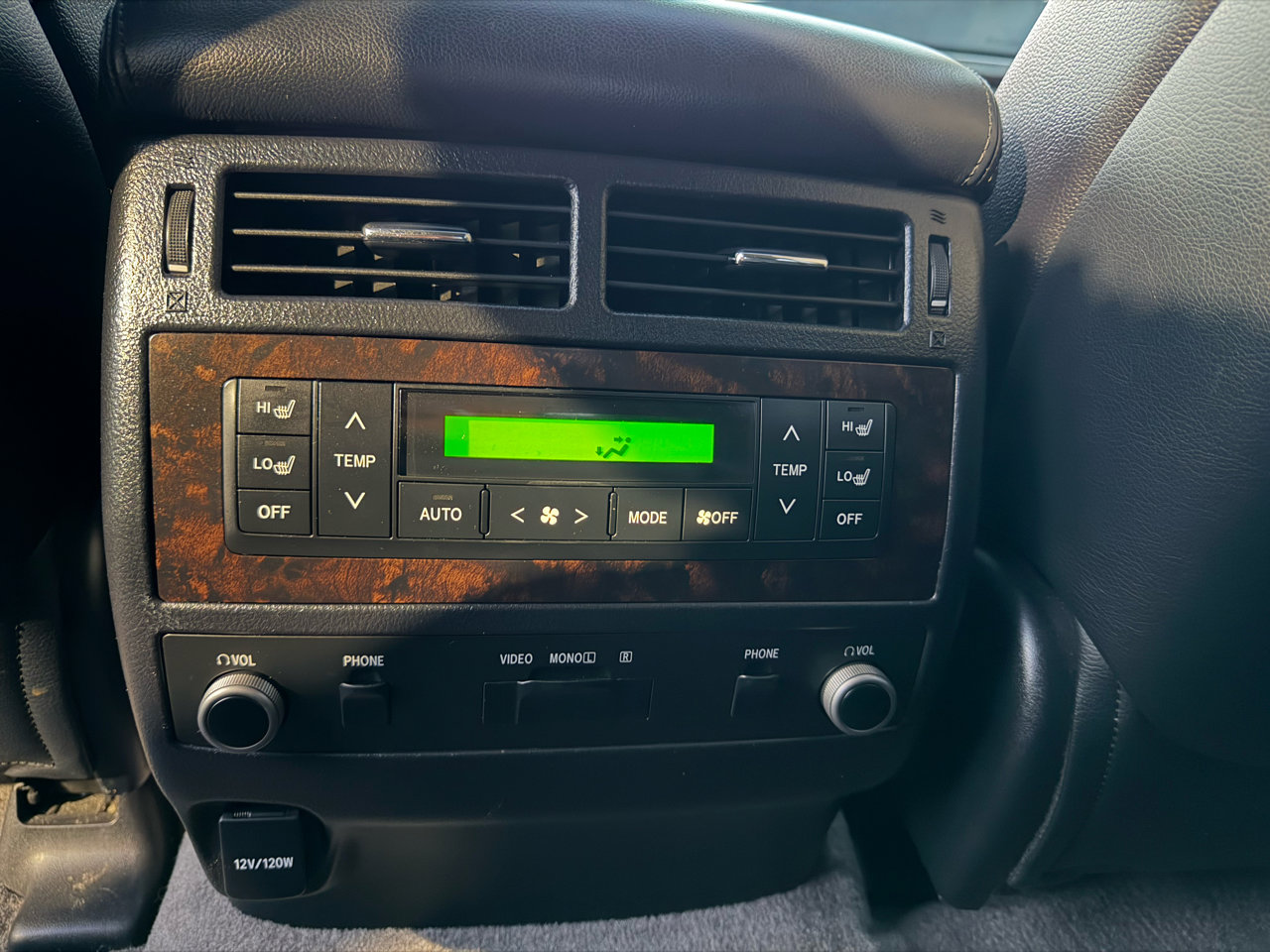 Used 2013 Toyota Land Cruiser image 26