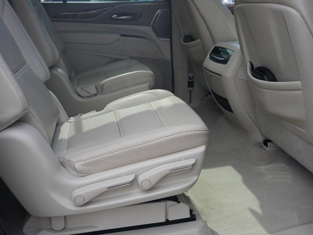 Used 2023 Cadillac Escalade ESV Premium Luxury Platinum w/ Heavy-Duty Trailer Package image 39