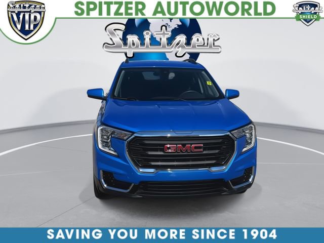 Used 2024 GMC Terrain SLE w/ Driver Convenience Package FWD image 3