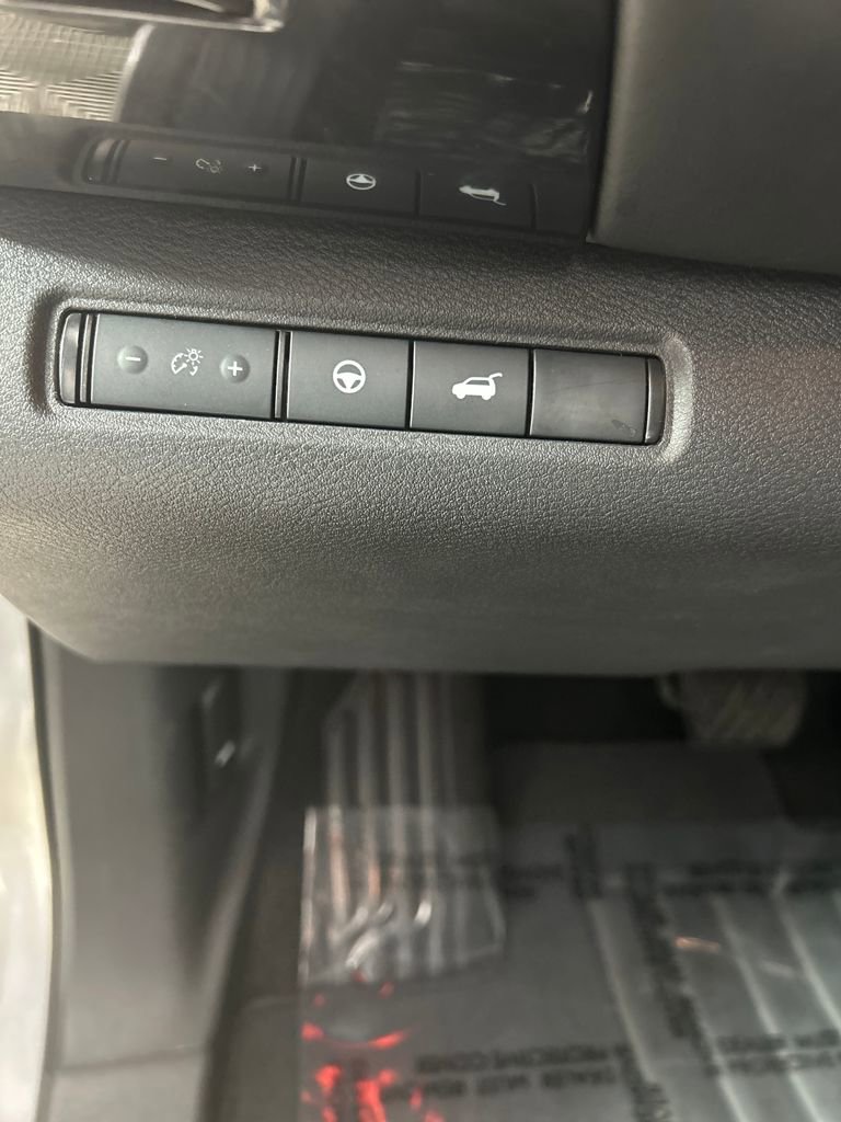 Used 2025 Nissan Pathfinder SV AWD/4WD image 24