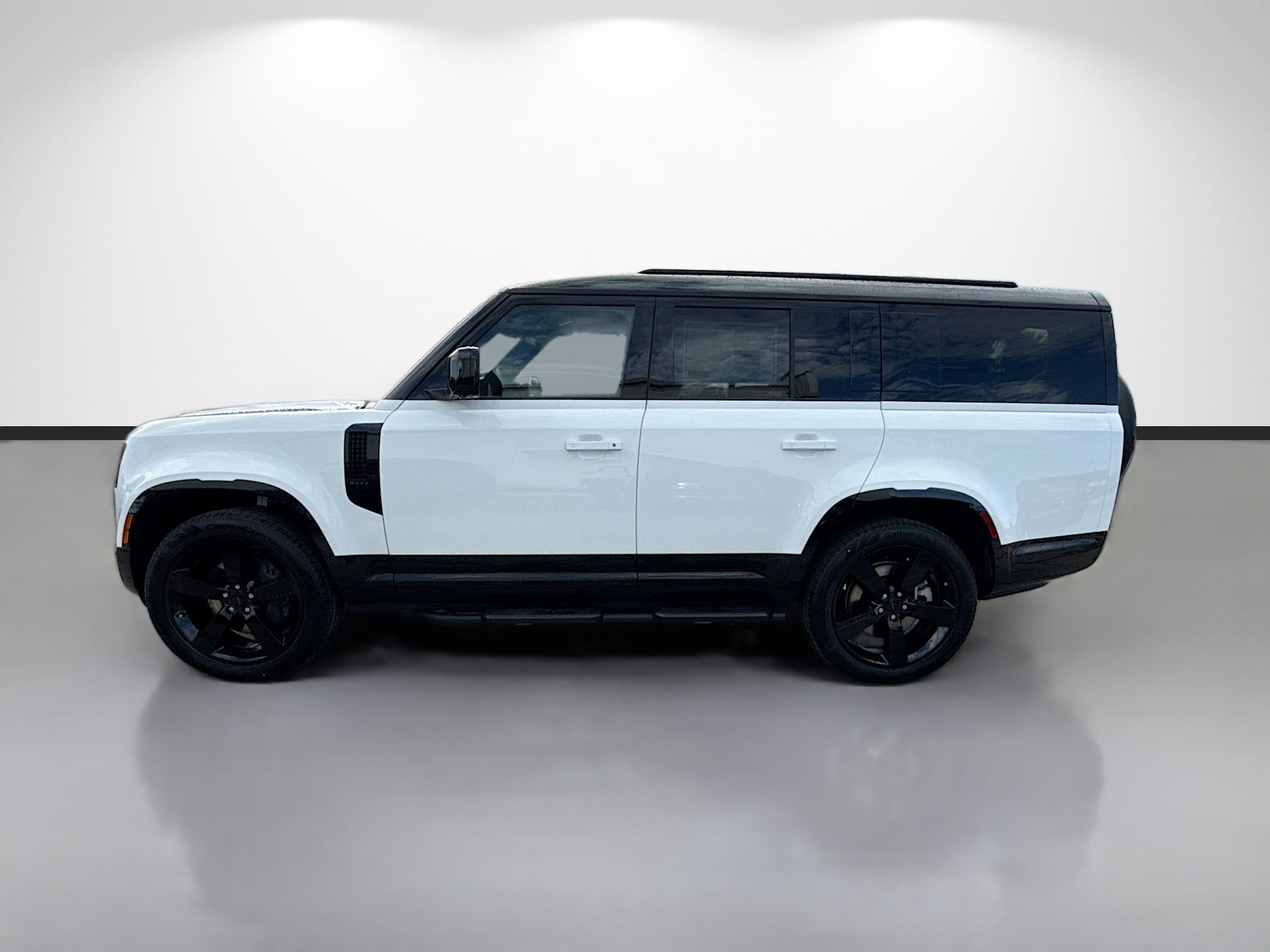 New 2026 Land Rover Defender 130 X-Dynamic SE AWD/4WD image 2