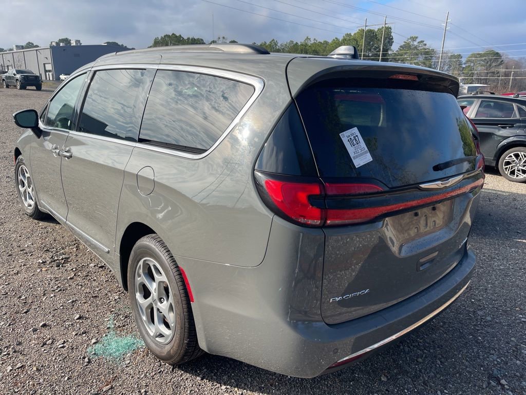 Used 2023 Chrysler Pacifica Limited image 4