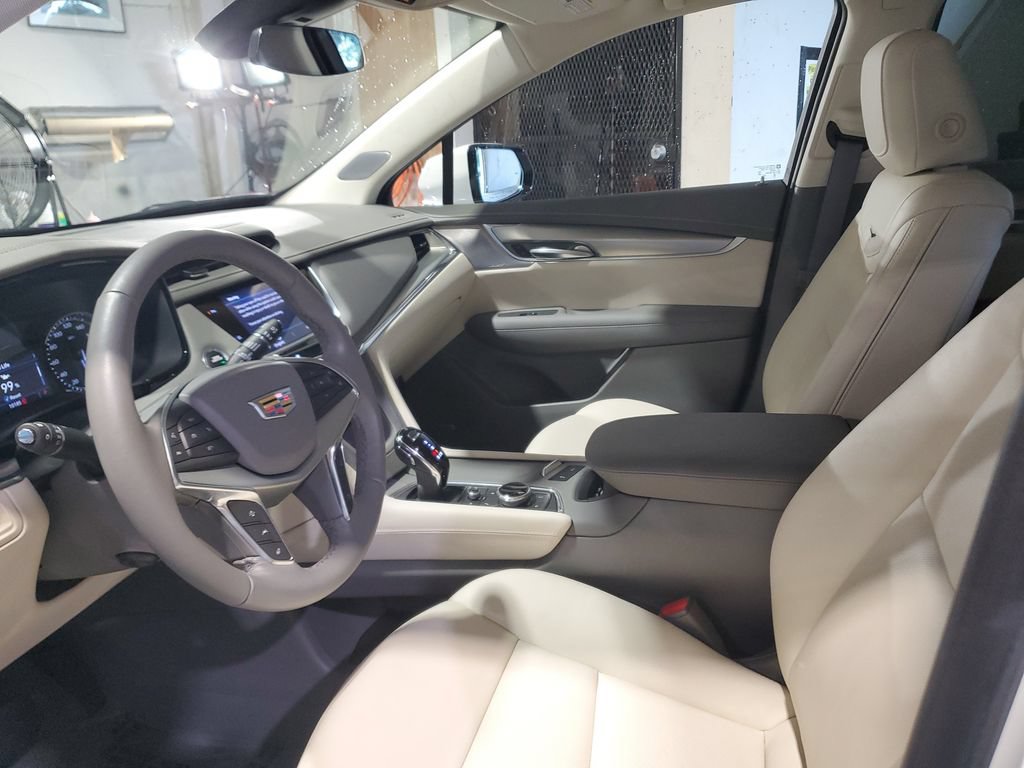 Certified 2023 Cadillac XT5 Premium Luxury w/ LPO, Premium Carpet Package FWD image 22