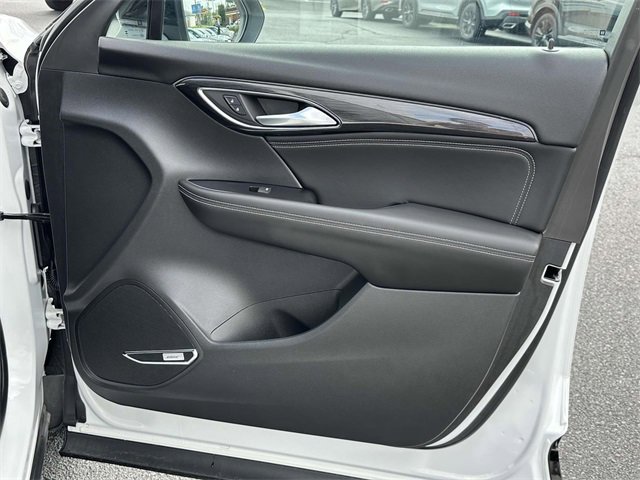 Used 2023 Buick Envision Essence w/ Technology Package I image 5