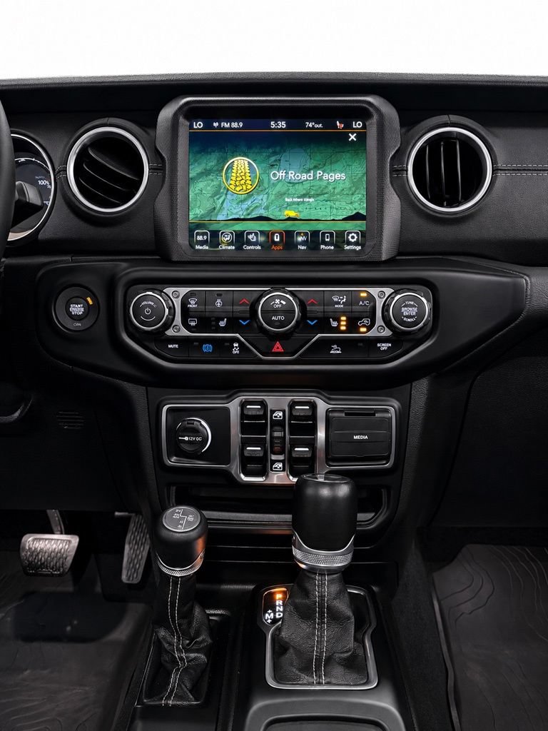 Used 2023 Jeep Wrangler Unlimited Sahara w/ Cold Weather Group AWD/4WD image 17