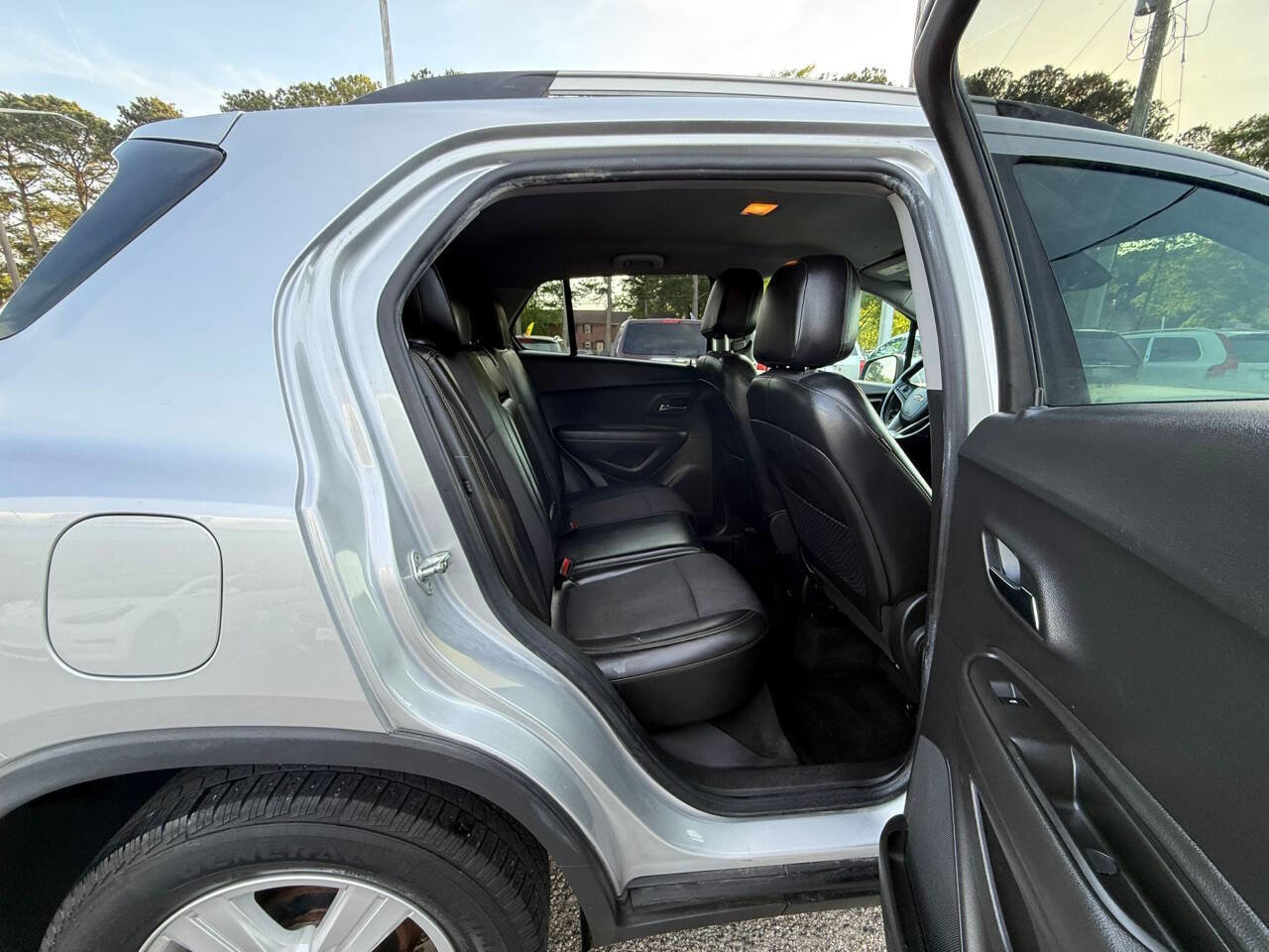 Used 2017 Chevrolet Trax LT w/ LT Convenience Package image 13