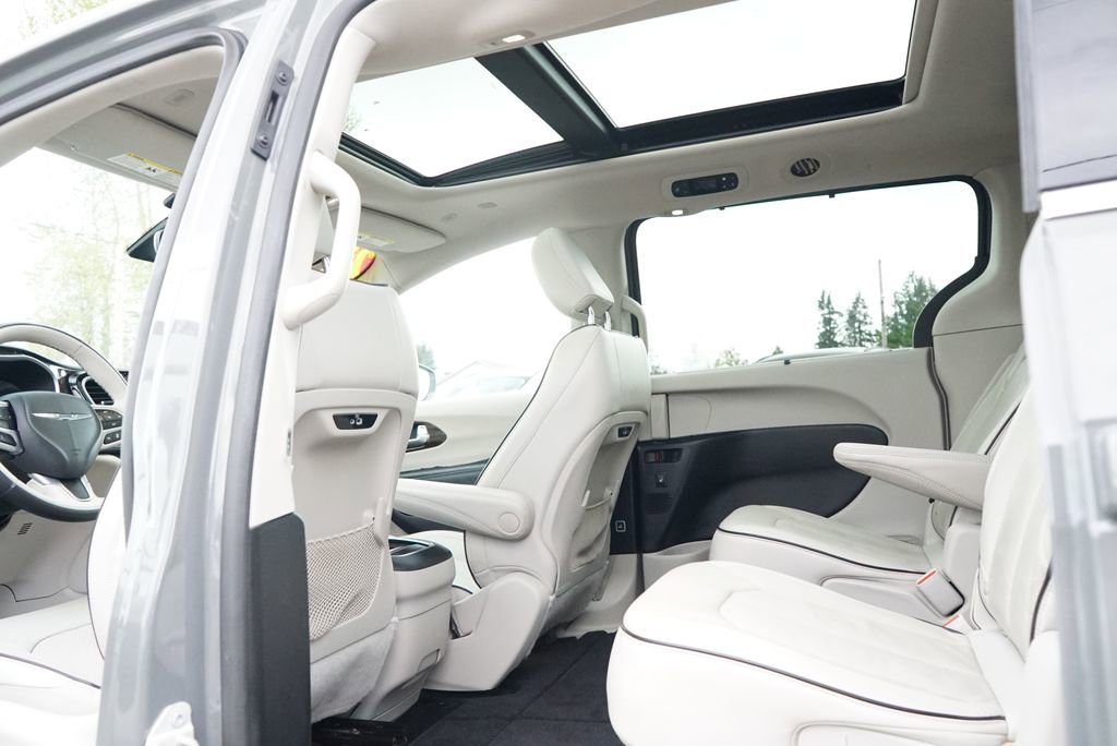 Used 2021 Chrysler Pacifica Limited w/ Premium & Safety Sphere Group AWD/4WD image 19