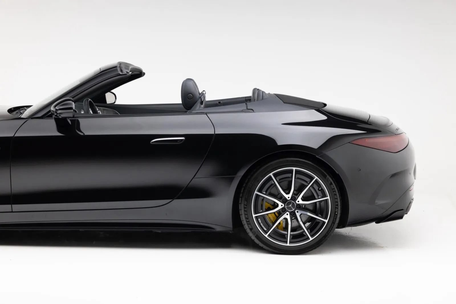 Used 2022 Mercedes-Benz SL 63 AMG 4MATIC w/ AMG Aerodynamic Package image 35