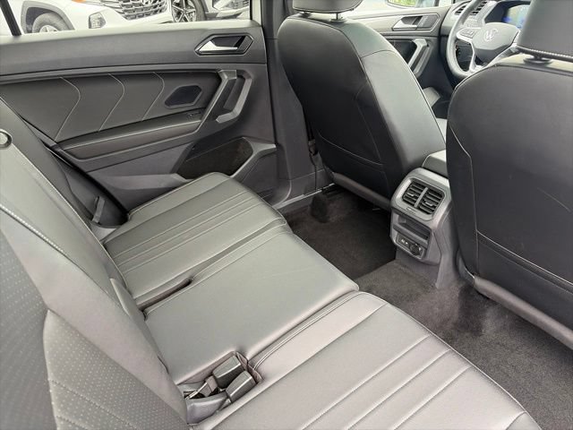 Used 2023 Volkswagen Tiguan SE R-Line AWD/4WD image 6