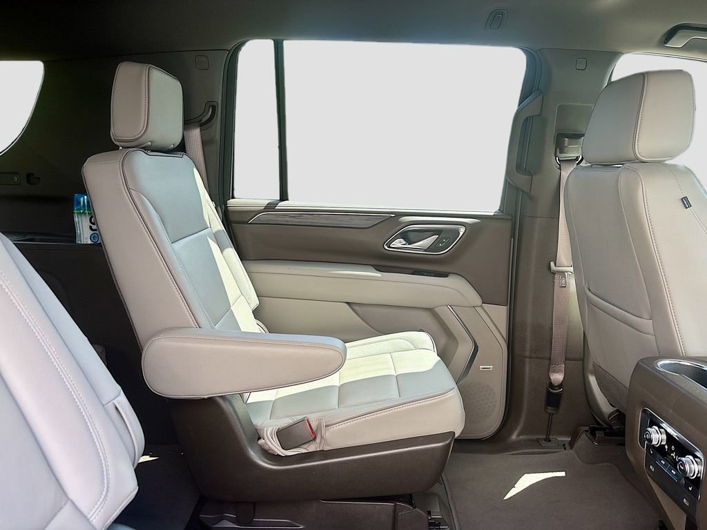 Used 2024 GMC Yukon XL SLT w/ SLT Luxury Package RWD image 22