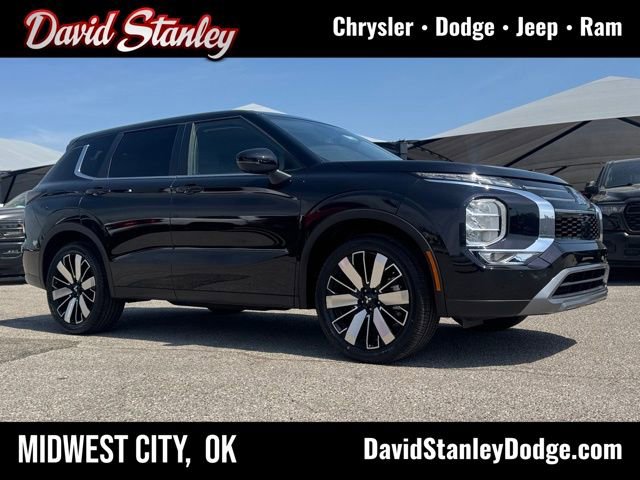 Used 2025 Mitsubishi Outlander SE