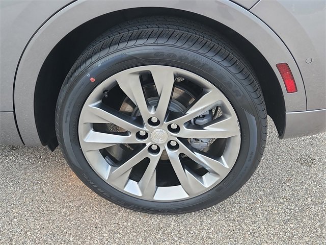 Certified 2021 Buick Envision Avenir w/ Technology Package II image 8