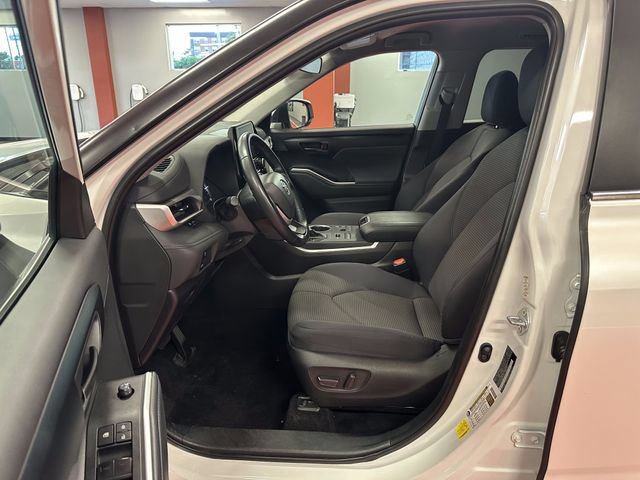Certified 2025 Toyota Highlander LE AWD/4WD image 10