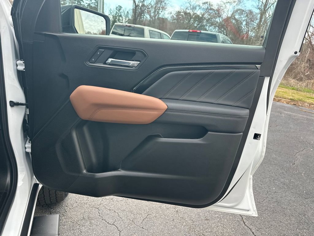 Used 2025 GMC Canyon AT4 w/ AT4 Premium Package image 15