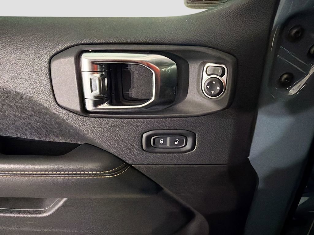 Used 2025 Jeep Wrangler Unlimited Sahara AWD/4WD image 19