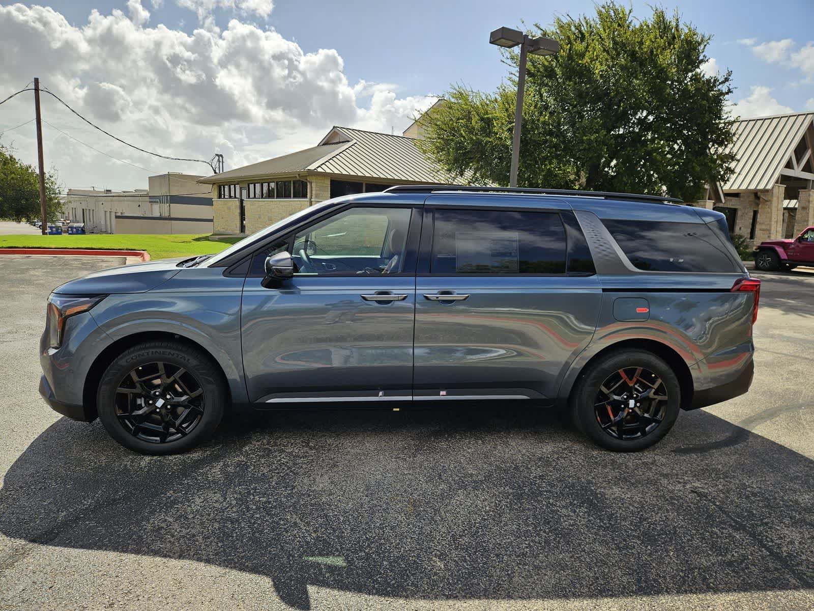 New 2027 Kia Carnival SX w/ Dark Edition Package FWD image 4