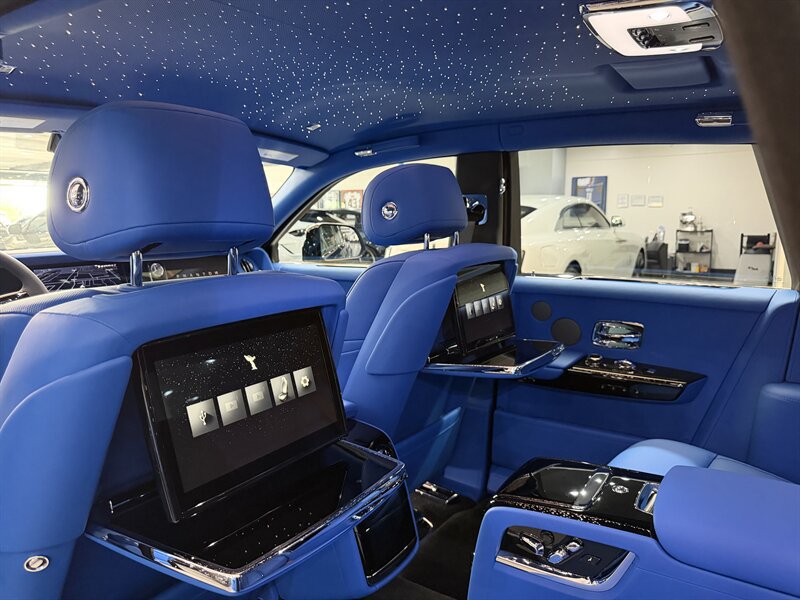 Used 2027 Rolls-Royce Phantom Sedan RWD image 17