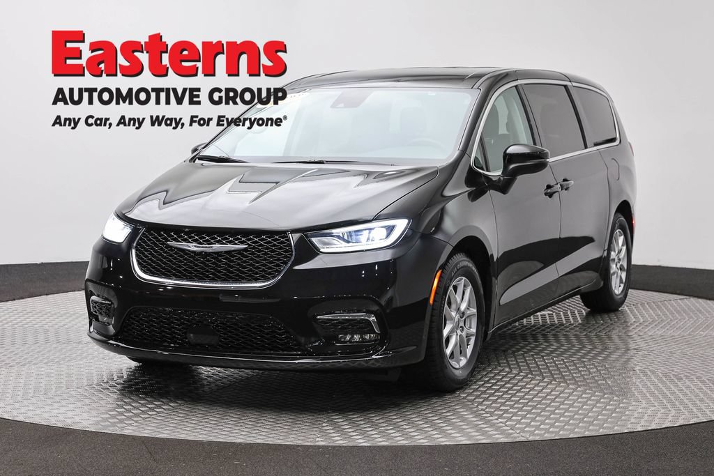 Used 2023 Chrysler Pacifica Touring-L
