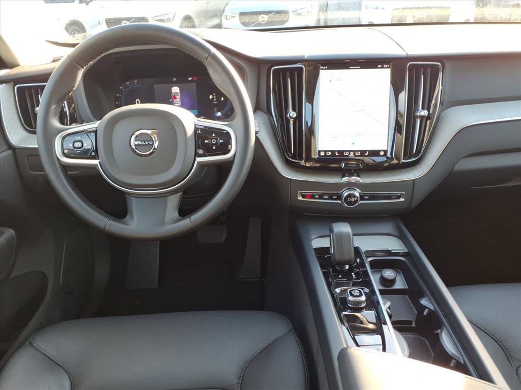 Certified 2025 Volvo XC60 B5 Plus image 9